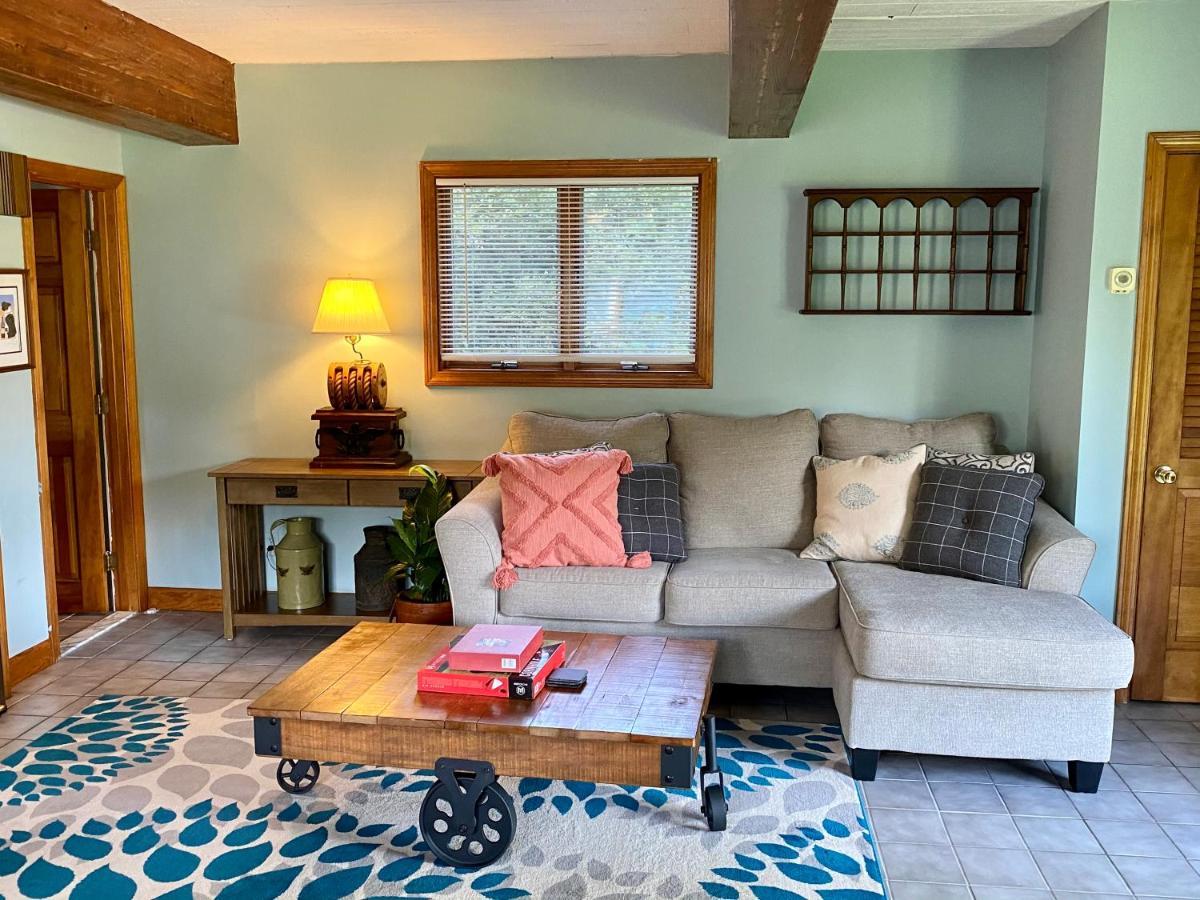 1 Bed Cottage, Partial Waterviews & Water Access Westport Eksteriør bilde