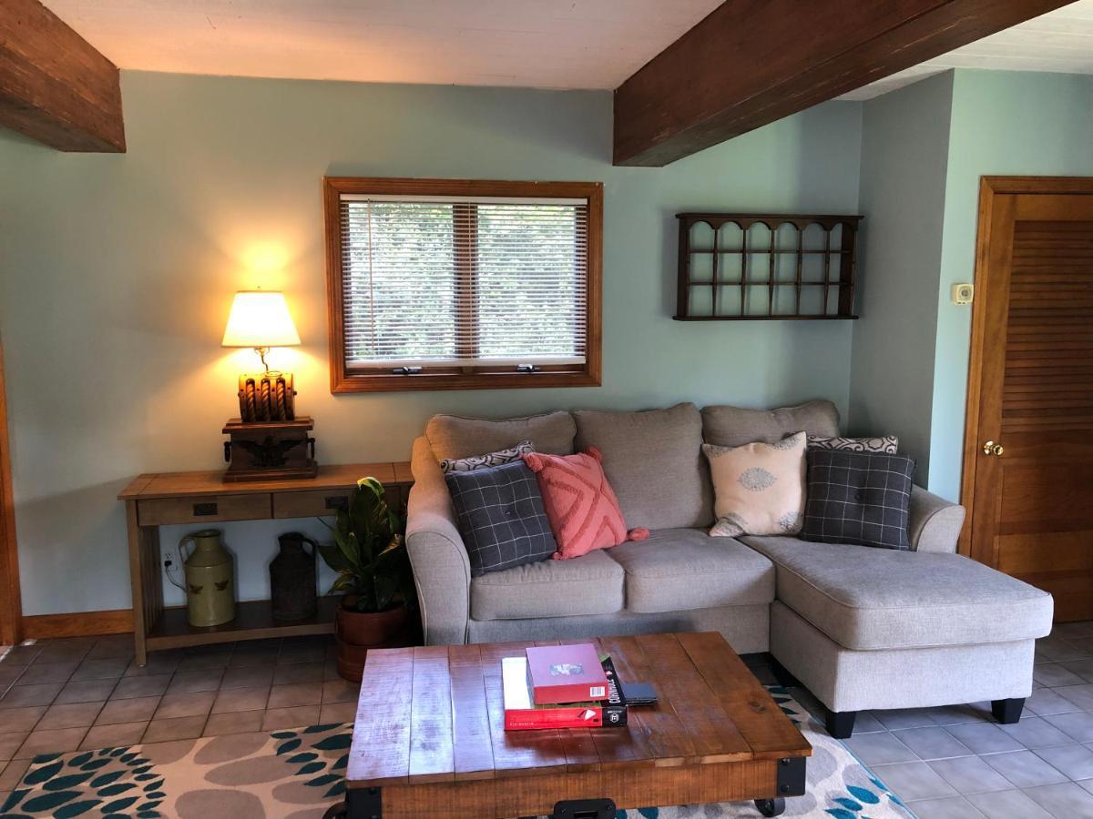 1 Bed Cottage, Partial Waterviews & Water Access Westport Eksteriør bilde